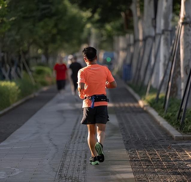 跑两步就喘, 就像在跟自