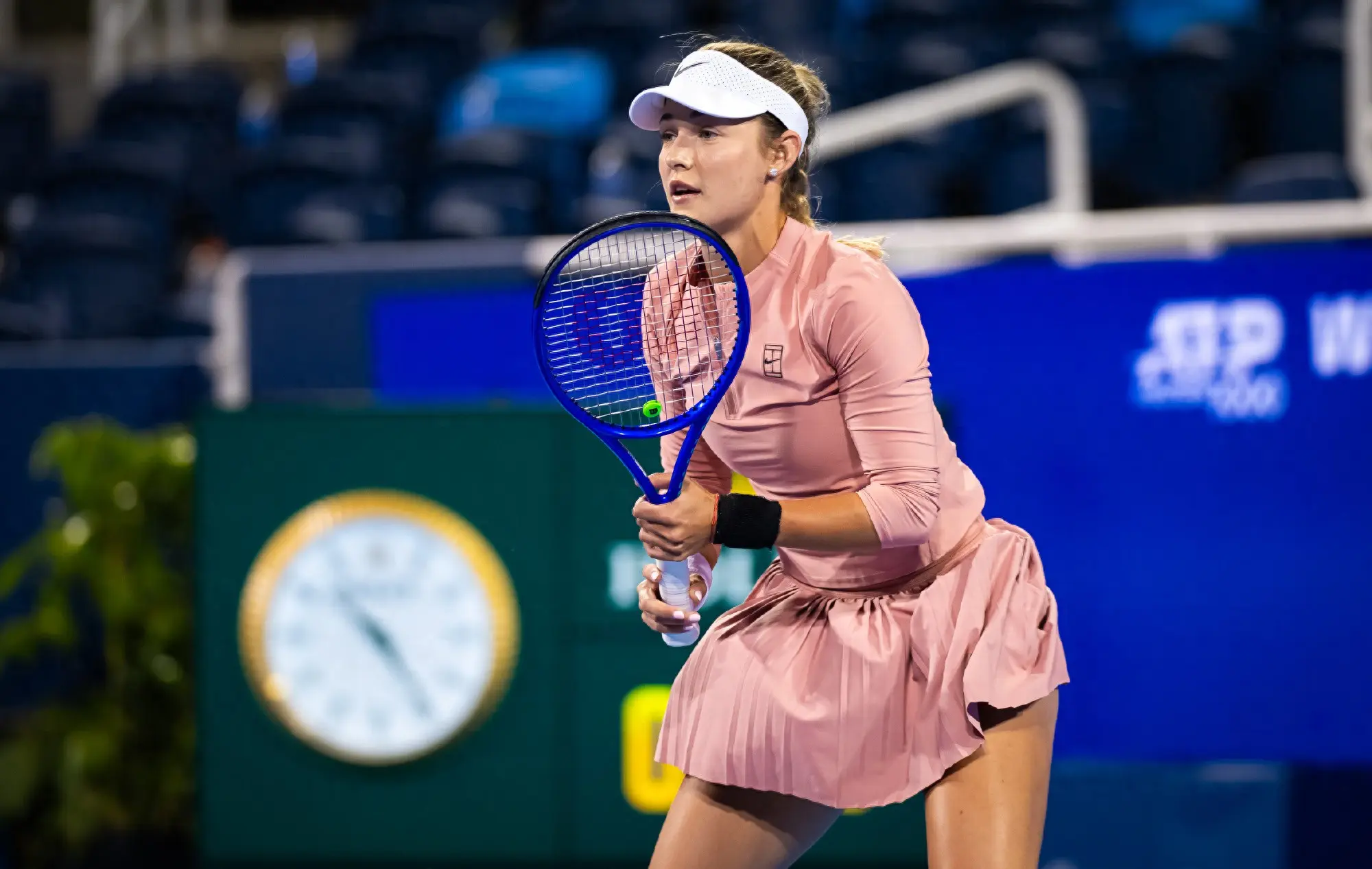 她是个伟大, 束还有, entit