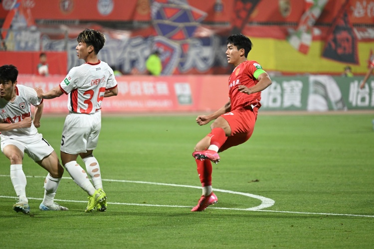 的利息, 江竞技拖欠